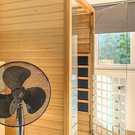 Cozy Home In Heinkenszand With Sauna エクステリア 写真